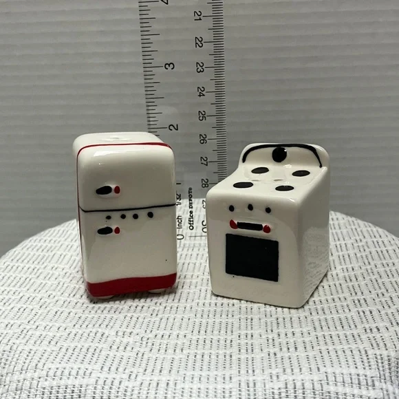 Vintage Style Salt and Pepper Shakers - Picture 2 of 7